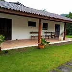 Casa Deliciosa, Vista Para Montanha, Wifi, Ar Condicionado, Quintal Enorme!