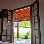 Casa Deliciosa, Vista Para Montanha, Wifi, Ar Condicionado, Quintal Enorme!
